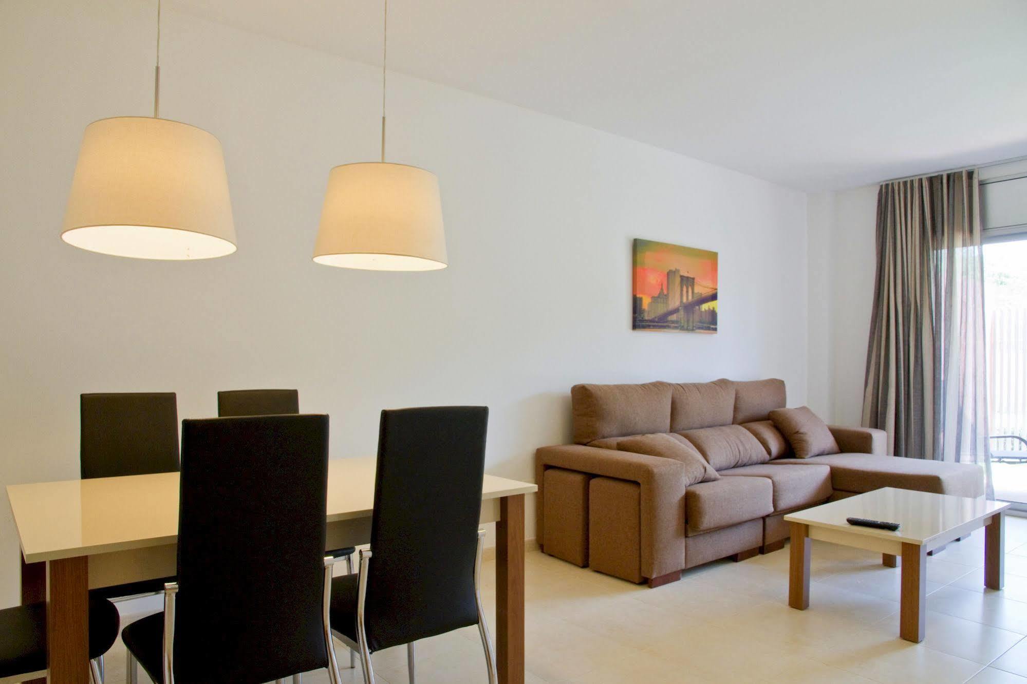 Paradise Village Litoral Costa Dorada 살루 외부 사진