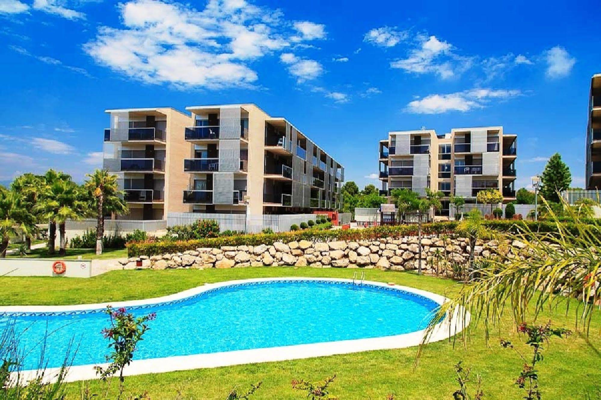 Paradise Village Litoral Costa Dorada 살루 외부 사진
